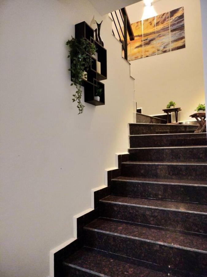 Villa White House